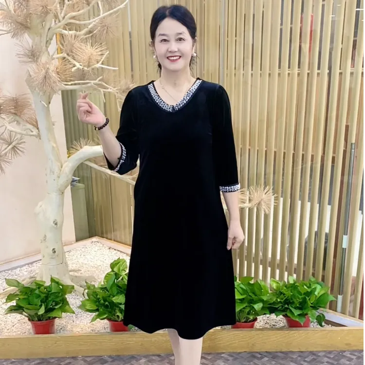 秋季新款妈妈装时尚洋气显瘦百搭气质重工烫珠中长款金丝绒连衣裙