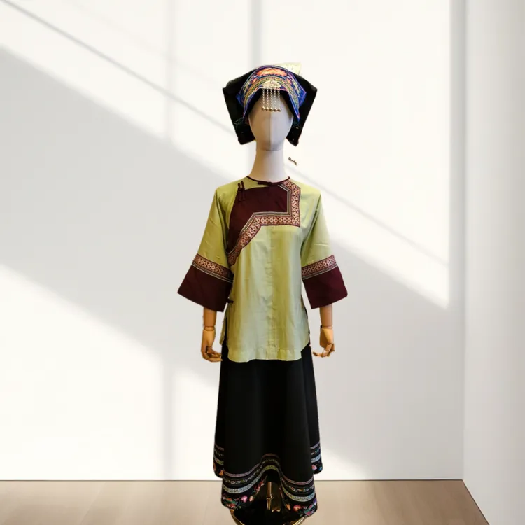 湘夫人依锦阁/苗族传统服饰浅绿色天丝棉上衣配酒红色袖口