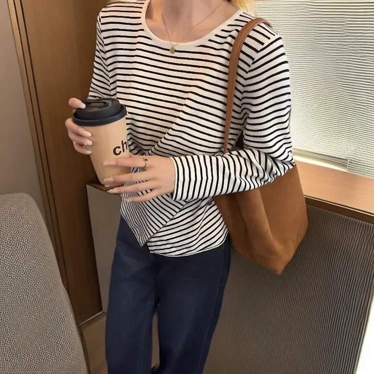 不规则交叉条纹针织打底衫女内搭高级感早秋韩系chic别致穿搭上衣