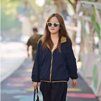 秋季上新韩版简约女款大码冲锋衣---8809