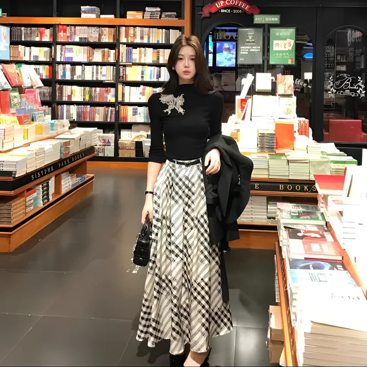 【现货】木子的李墨格雅韵优雅半高领刺绣针织上衣黑白格半身裙套装