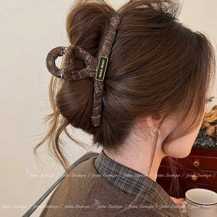复古格纹布艺抓夹大号春鲨鱼夹轻奢金标发夹女后脑勺盘发夹子发饰