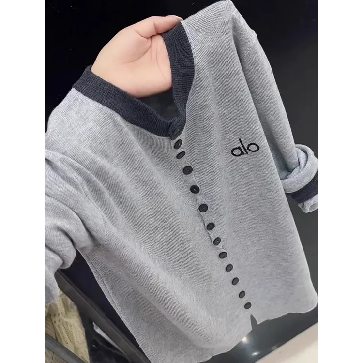 2025早秋新款气质百搭舒适休闲灰色上衣女圆领纽扣薄款长袖针织衫