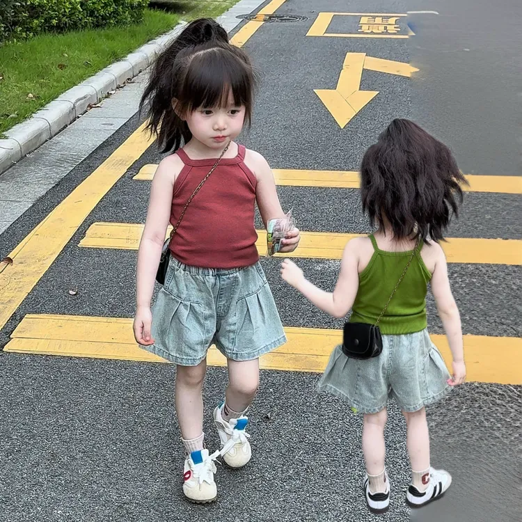 女童夏季时髦套装2025新款中小童韩版洋气吊带背心皱褶牛仔短裙裤