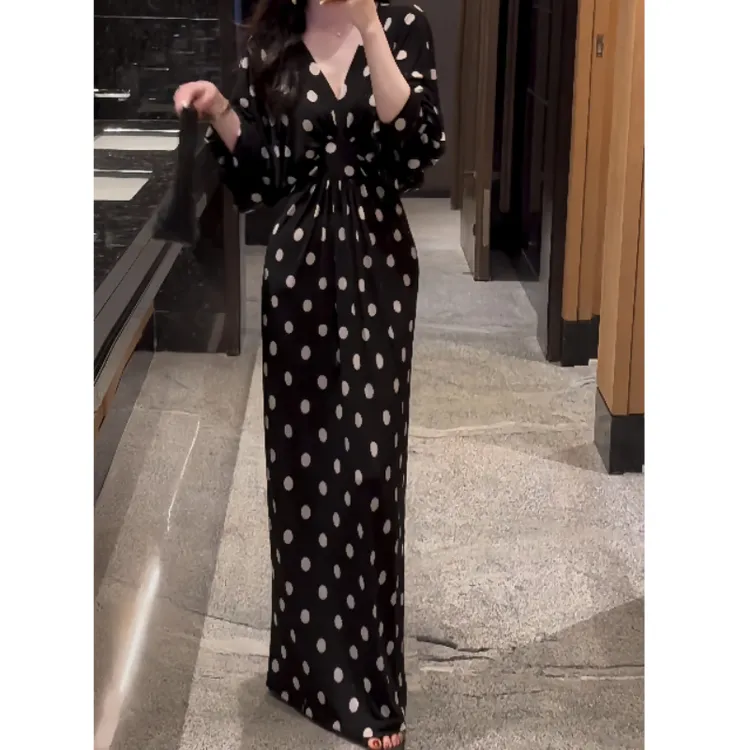 波点V领初秋连衣裙洋气高腰显瘦御姐风法式设计感茶歇风长裙子女 