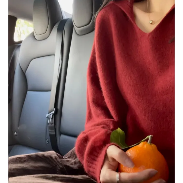 韩系红色v领毛衣女2025秋冬新款慵懒宽松显瘦翻领套头针织衫上衣