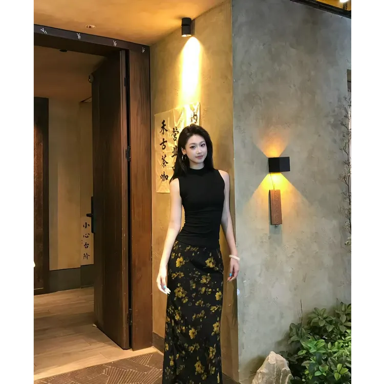 纯欲风辣妹无袖T恤女夏季上衣女+复古气质碎花A字半身裙