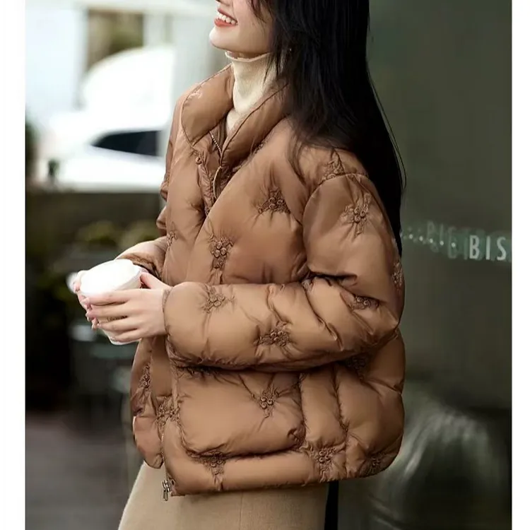 雅衣良品2025冬季新款新中式盘扣刺绣羽绒服女立领别致短款羽绒服