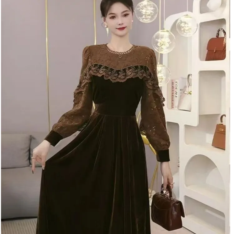 大码富婆裙2025年假两件连衣裙秋冬季新款小众气质高级感咖色裙子