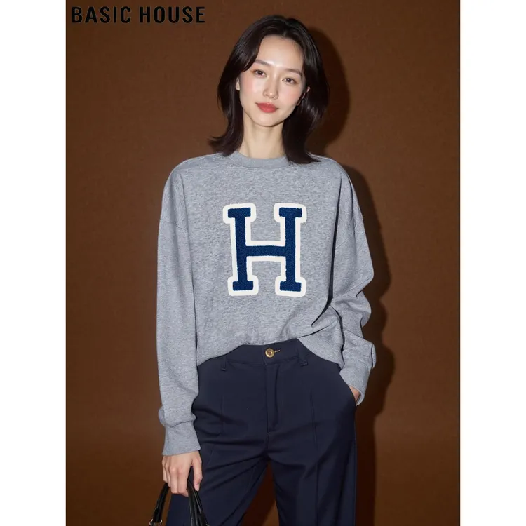 Basic House/百家好美式休闲字母绣花灰色圆领卫衣女2025秋季套头