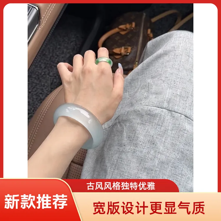 新款天晴冻浅绿宽版气质女款手镯干净古风浅绿显白气质礼物推荐