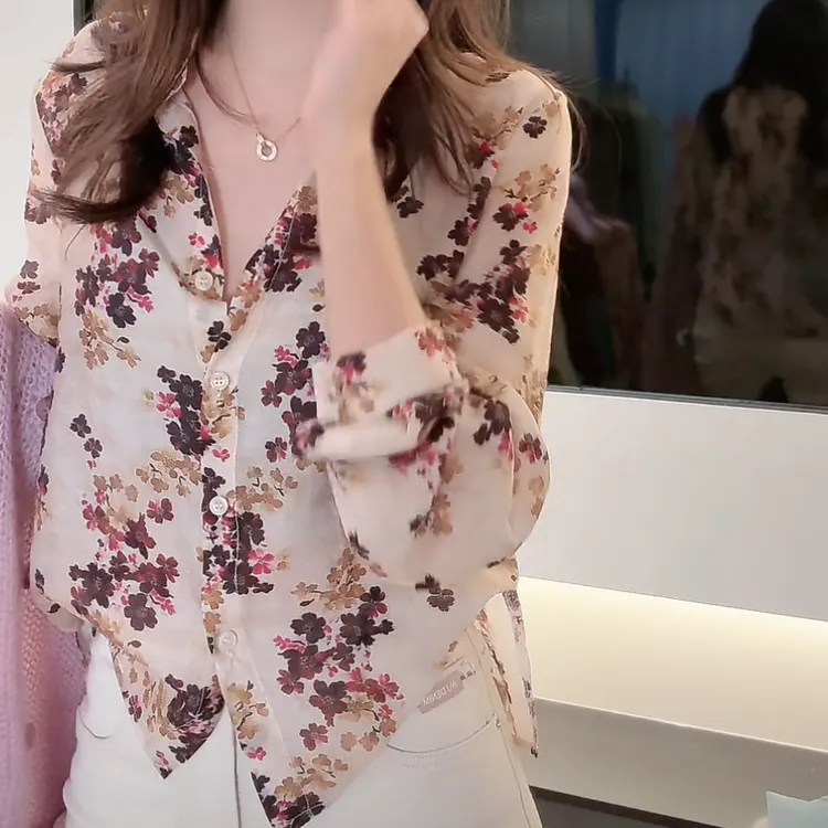 港风气质设计感碎花小衫女人味显白显瘦长袖衬衫女2025春款衬衣