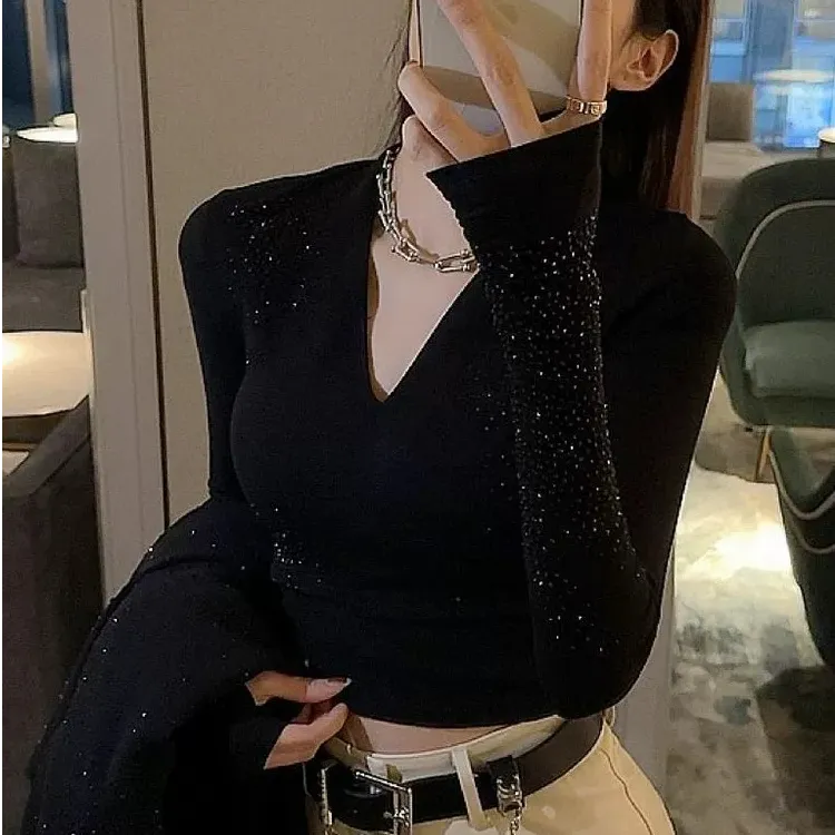 法式高级感烫钻长袖V领T恤短款女修身显瘦上衣正肩设计感打底衫潮