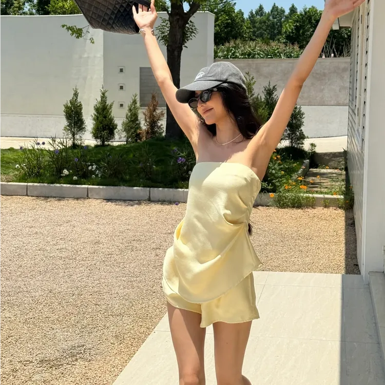 百搭抹胸上衣高腰休闲短裤时尚两件套纯欲小众轻奢风女装修身