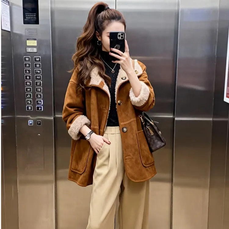 两面穿真毛皮毛一体外套爆款2025冬轻奢保暖高级感100羊毛新款女