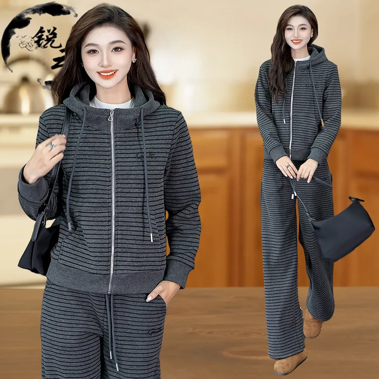 宽松条纹加绒加厚运动套装女秋冬季拉链连帽中老年减龄休闲两件套