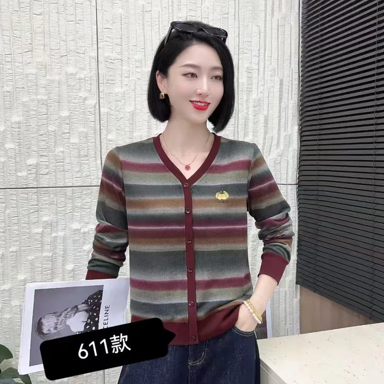【韩紫朵 】2025新品V领纽扣洋气长袖上衣8611
