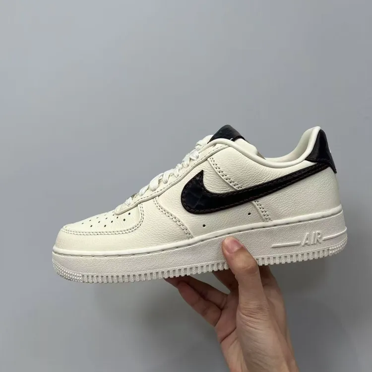 NIKE耐克男鞋空军一号 AIR FORCE 1 '07 流光风休闲鞋IH7332-001