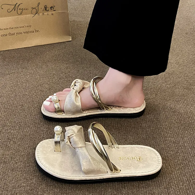 【万达撤柜】凉拖鞋女平底2025新款一字拖国风套趾网红大码珍珠一字