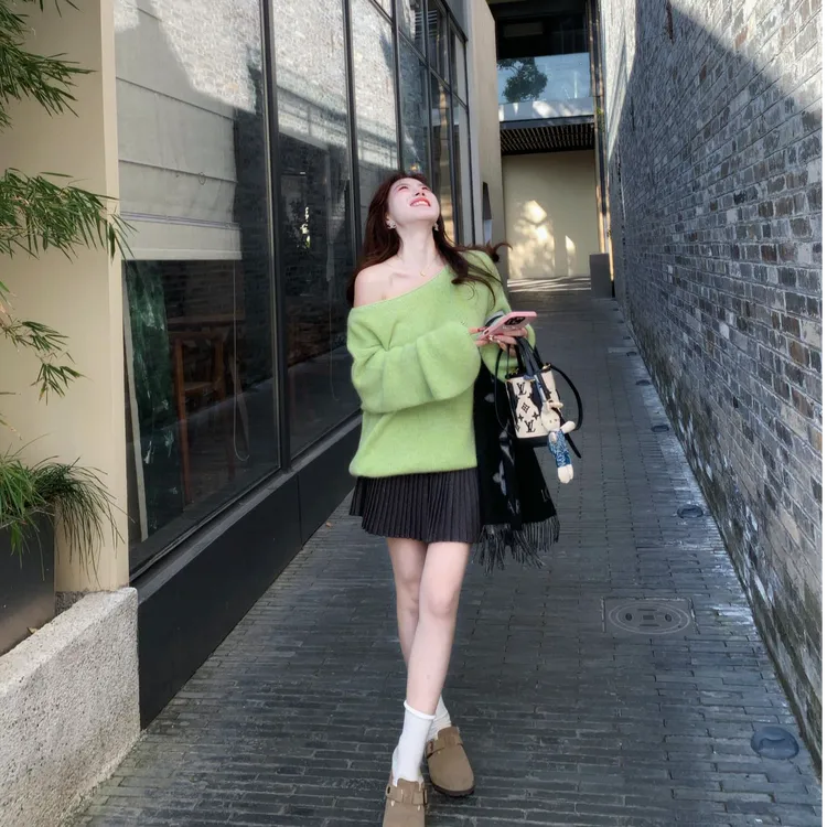 长袖慵懒风毛针织衫冬季韩版针织网红纯色打底套头斜肩上衣半裙女