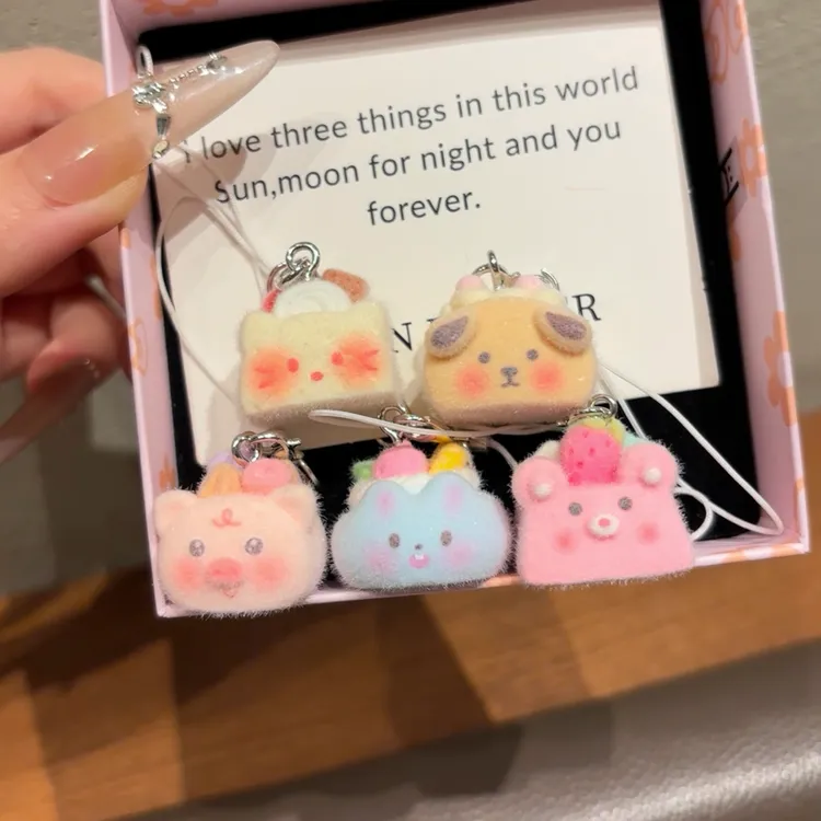 立体植绒蛋糕挂件卡通动物食玩挂绳小猪兔子包包挂饰可爱甜美配饰
