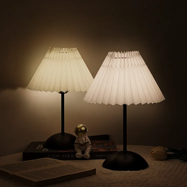 北欧式复古台灯美式金属民宿舍卧室睡眠床头灯百褶伞形小夜灯氛围