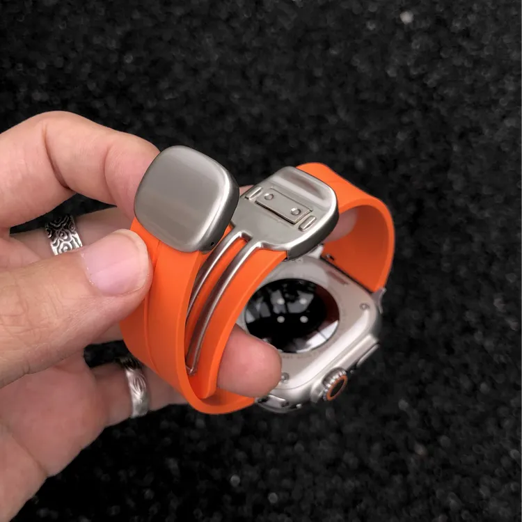 卡客风暴 氟橡胶适用苹果iwatch手表s11表带s10圆滑磁吸扣ultra3