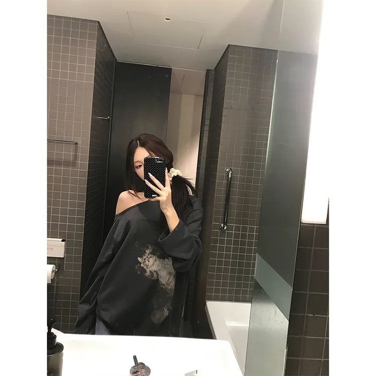 卫衣女猫咪印花宽松套头休闲斜肩露肩秋季美式慵懒风小众长袖上衣
