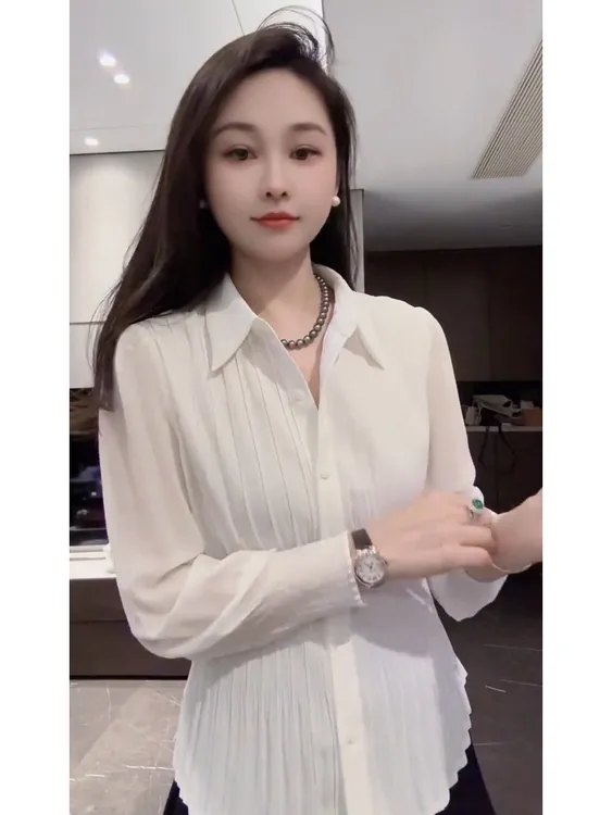 法式小资小上衣女早秋高级感独特超好看时尚洋气时髦白色褶皱衬衫