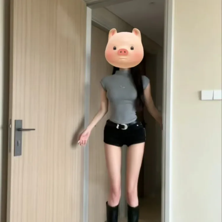 2025年新款辣妹套装穿搭纯俗风短袖半高领收腰紧身上衣短款裤套装