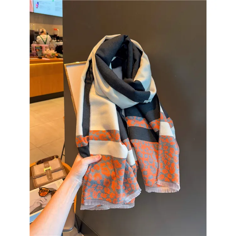 Miss both围巾女高级韩系氛围感拼色百搭秋冬保暖外穿大披肩围脖