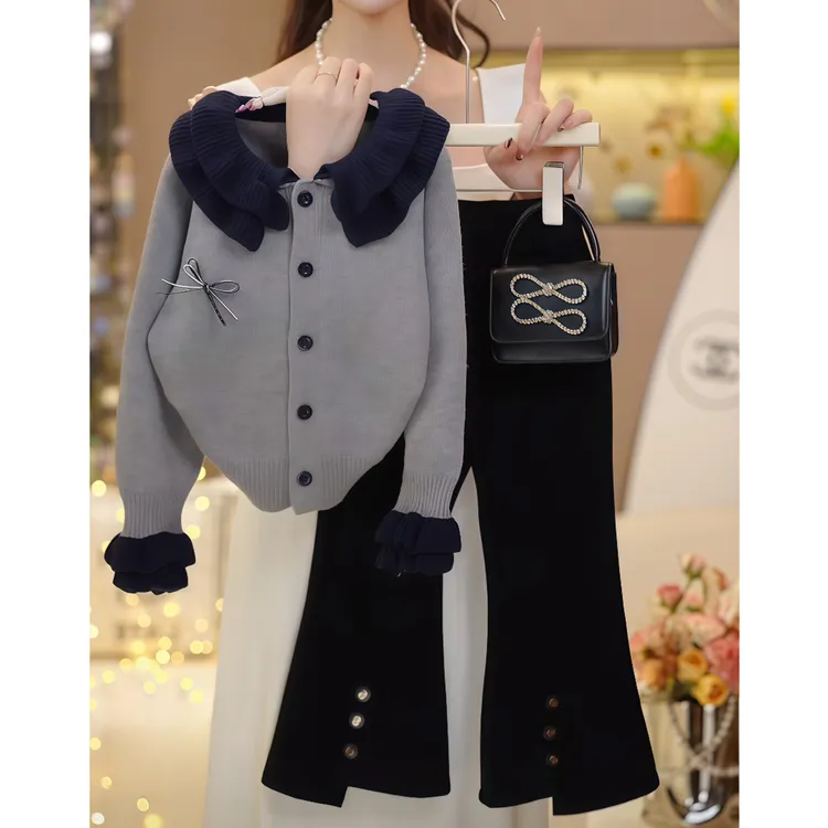女童娃娃领毛衣喇叭裤套装2025新款秋冬款翻领针织开衫微喇裤秋装