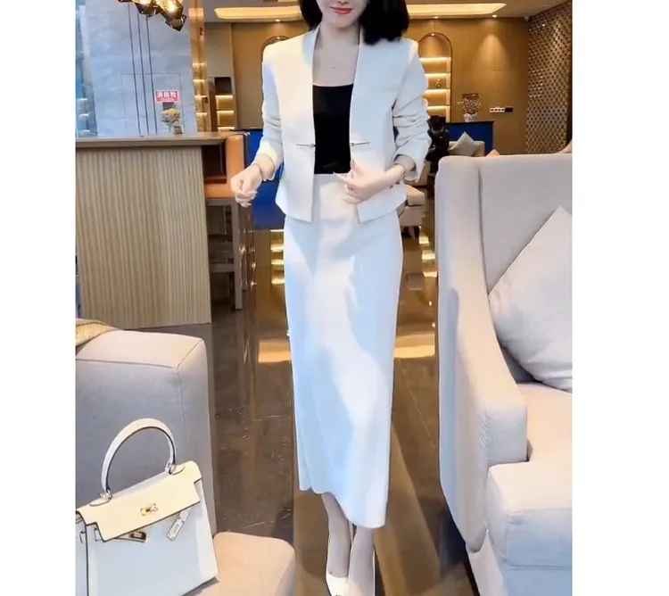 2025春季新款时尚女装网红潮流气质靓丽设计感上衣裙子女套装