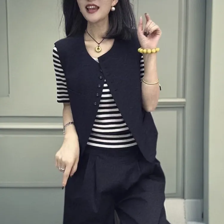 欧货时尚圆领单排扣西装马甲女2025春秋季新款设计感显瘦外套马夹