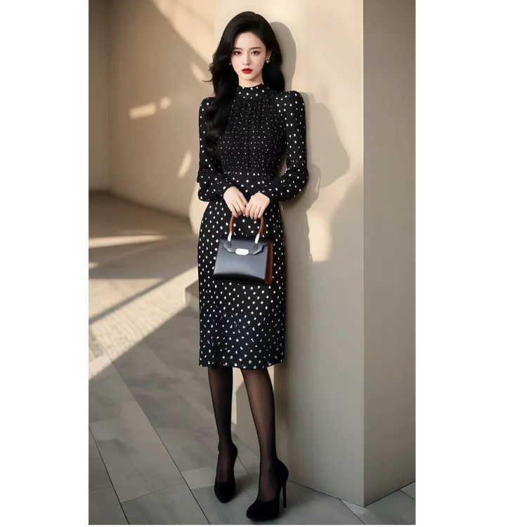 2025春季新款女装清纯掐腰长裙女法式气质上流社会黑色波点连衣裙