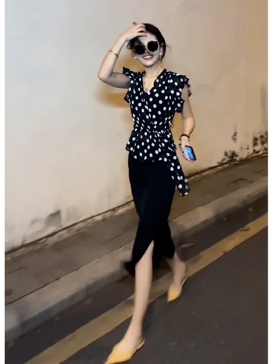 法式高知miu系穿搭轻奢高级小香风黑色波点衬衫开叉半身裙套装夏