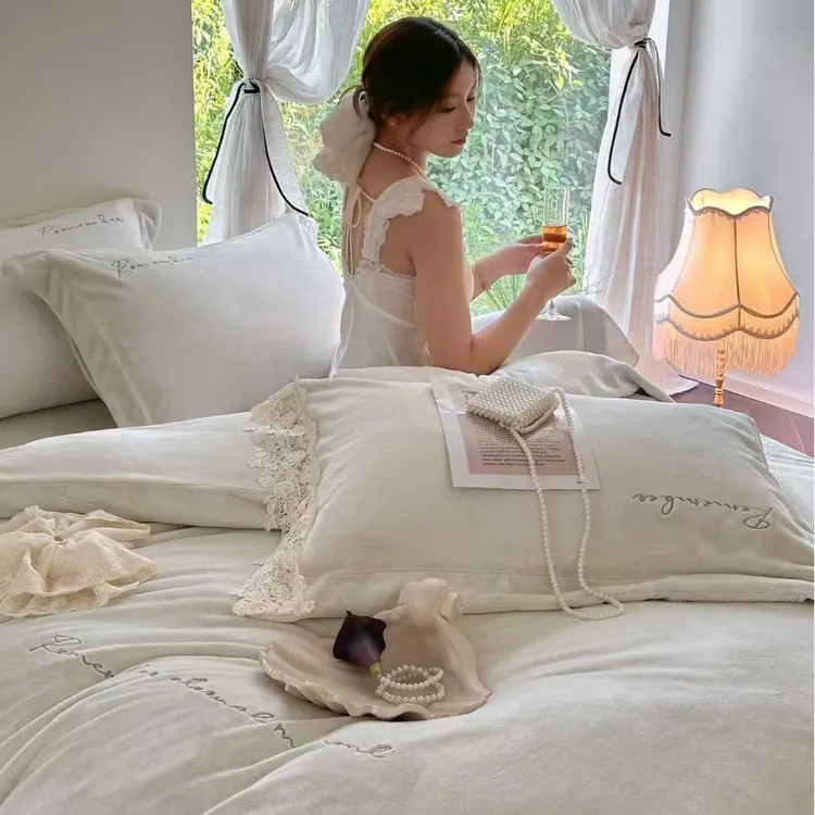 [L家纺] A类裸感绒四件套 300g慕斯牛奶绒！【冰伯克】蕾丝花边保暖