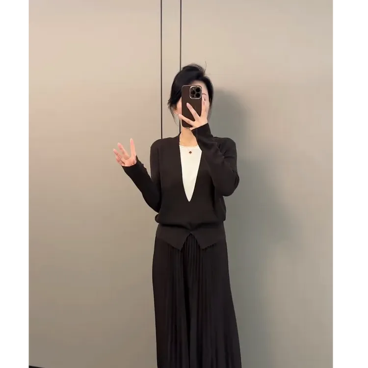 今年秋季爆款穿搭休闲慵懒风2025新款气质减龄百搭针织假两件上衣