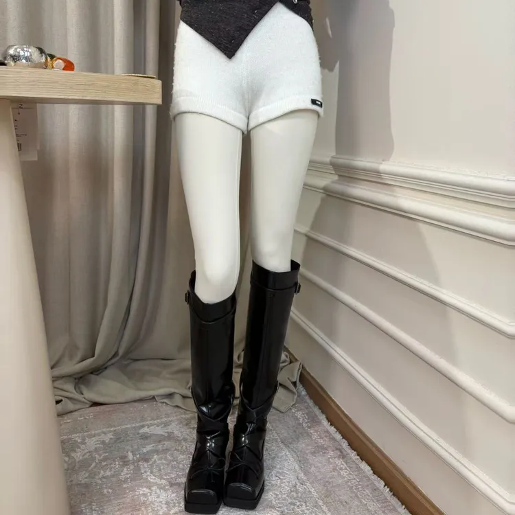 SSPARKLING 2025秋冬新款水泥白奶皮鲨鱼打底裤白色