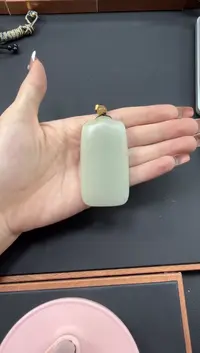 【闪购商品】和田玉吊坠(赠链)未镶嵌且末微色差迪克兰吊坠