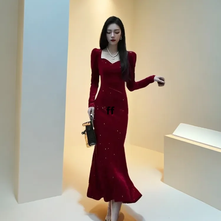 新年圣诞礼服红色丝绒方领连衣裙女新款气质显瘦鱼尾长裙