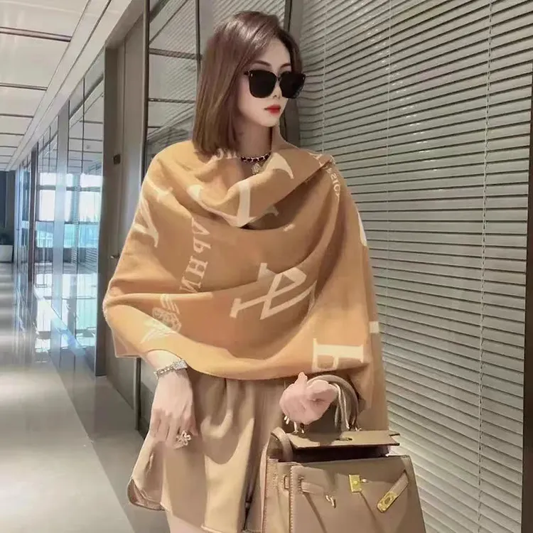 Love is long网红字母围巾女冬季爆款2025新款时尚百搭保暖披肩
