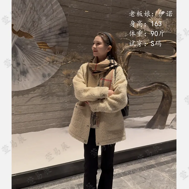 萱易展-“雪夜仁川”羊毛加厚保暖松软定制浮雕扣显瘦外套-WT120101