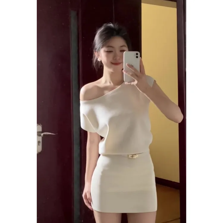 MARIE.COCO白色斜肩短袖连衣裙女夏季纯欲风高级收腰显瘦包臀短裙