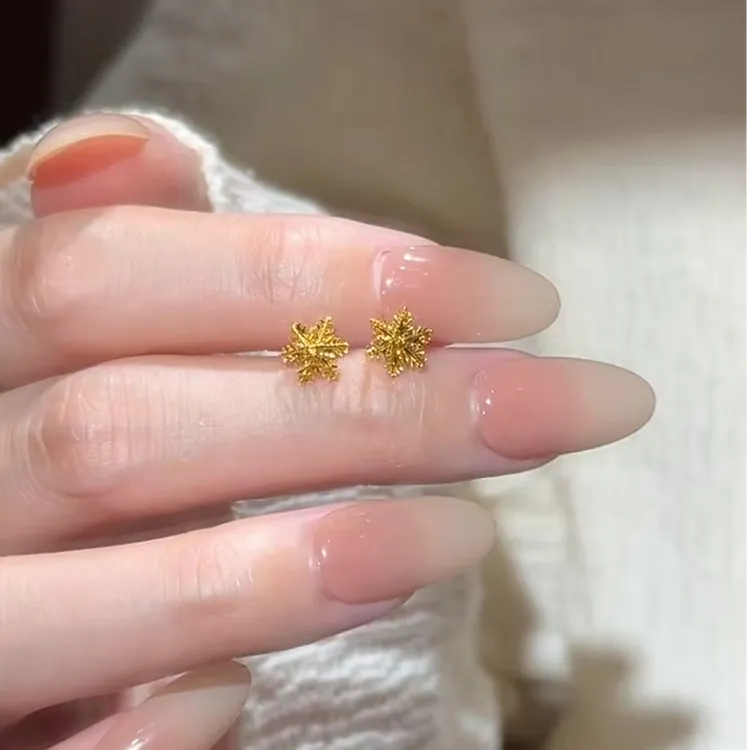 金色轻奢雪花耳钉女新年圣诞耳饰养耳洞甜美耳饰百搭