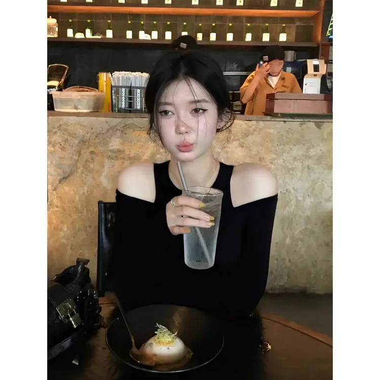 黑色镂空性感露肩修身长袖针织衫女秋冬气质小众百搭打底内搭上衣