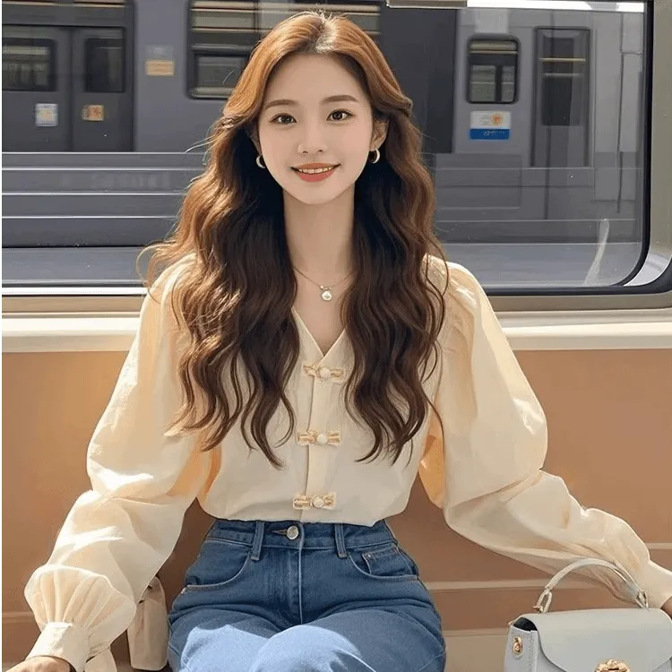 新中式杏色盘扣长袖衬衫温柔气质高级感法式日常通勤泡泡袖上衣女