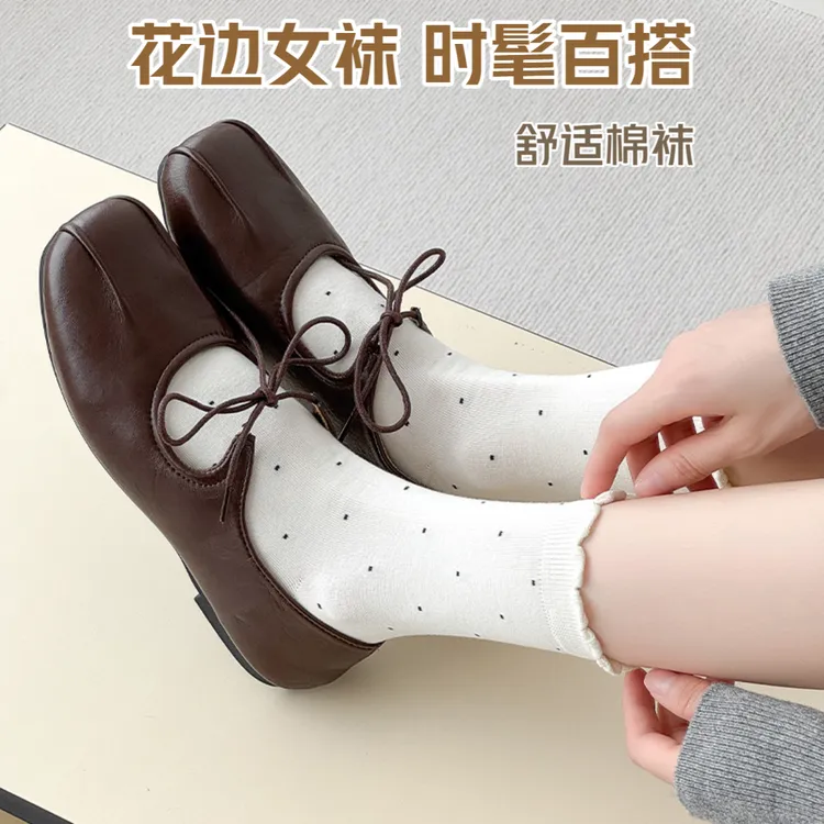 2双袜子美拉德款式女中棉筒袜少女风花边堆堆袜波点配小皮鞋长袜