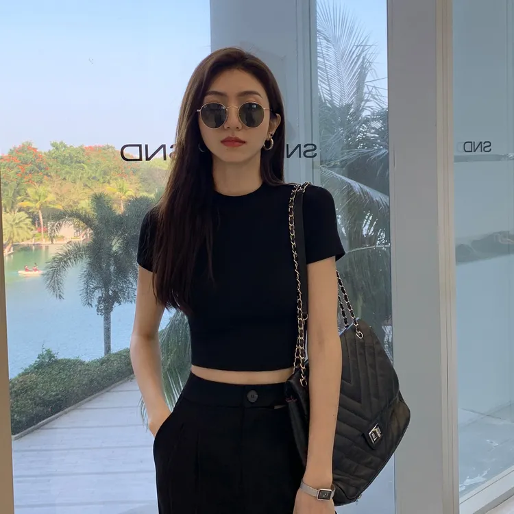 高货黑色正肩T恤2025夏季新款紧身半高领性感露脐高腰短款上衣