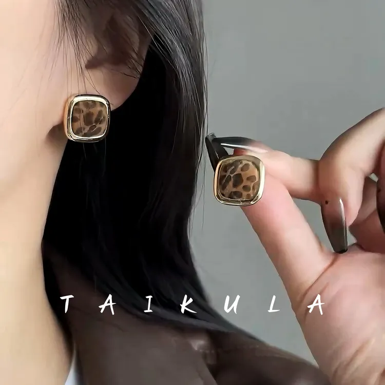 豹纹耳钉耳环2025新款爆款秋冬百搭耳饰轻奢小众高级感美拉德配饰